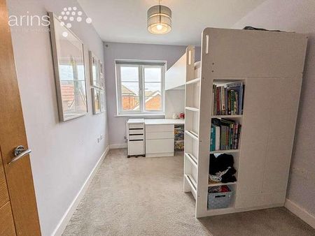 Louden Square, Earley, Reading, RG6 - Photo 2