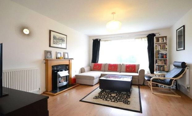 3 bedroom end of terrace house to rent - Photo 1