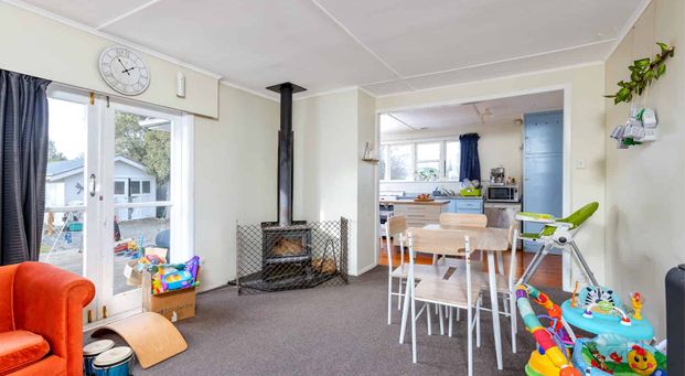 Three bedroom home - Close to local schools! - Photo 1