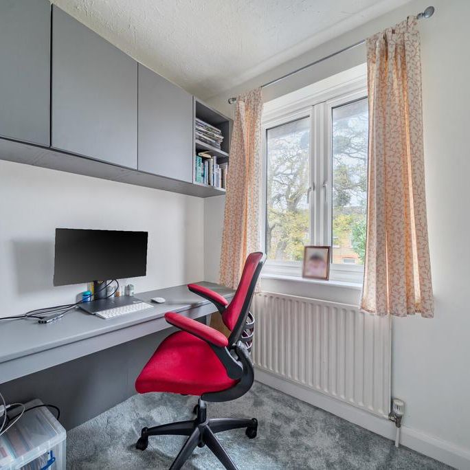 4 bedroom semi-detached house to rent - Photo 1