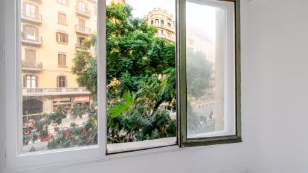 Room in a shared 8-bedroom apartment for rent in El Gotic, only for professionals or students - Photo 4