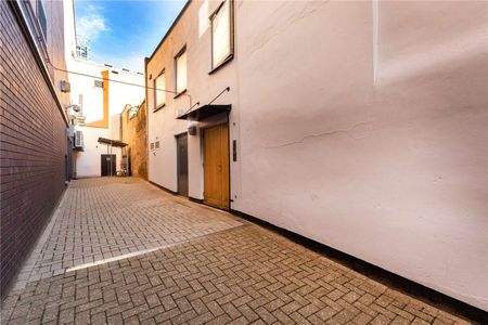 A one bedroom apartment with high ceilings in a boutique new development just minutes from Angel station. - Photo 3