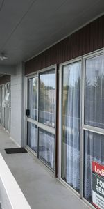 A lovely one bedroom unit on the second floor in a block of units located on a private tree lined cul-de-sac within a walking distance to Hamilton City. - Photo 4