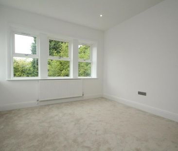 3 bedroom flat to rent - Photo 4