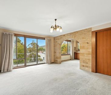 Large Three Bedroom Home with Rumpus - Photo 6