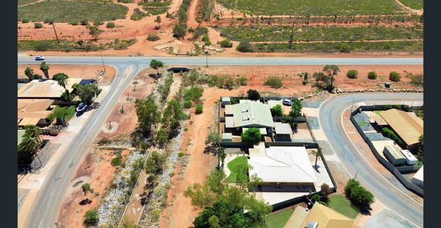 IDEAL FAMILY HOME - Modern Interior with AMPLE Parking!!! - Photo 1