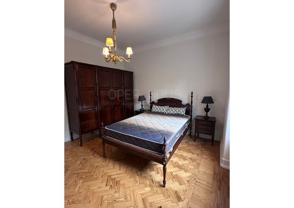 Apartamento T5 em Lisboa