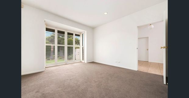 Stylish Single-Level Living with Northern Light & Exceptional Entertaining - Photo 1