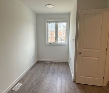 For Lease - 32 Waterleaf Trail, Welland, Ontario - Photo 2