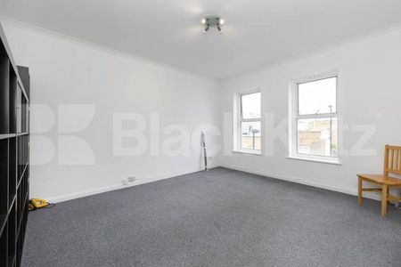 2 bedroom property close to amenities and dalston overground - Photo 2