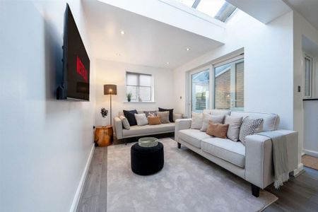 3 bedroom terraced house to rent - Photo 2