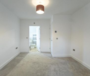 3 bedroom semi-detached house to rent - Photo 4