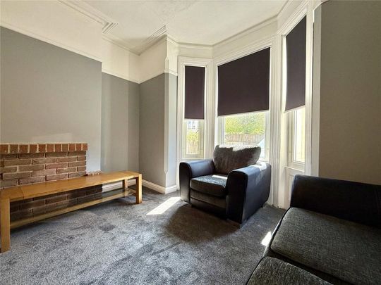 6 bedroom semi-detached house to rent - Photo 1