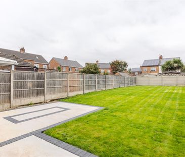 To Let 3 Bed House - Semi-Detached - Photo 2