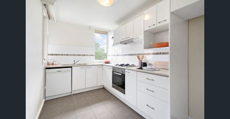 Spacious Sun-lit Living, Private Leafy Views - Photo 5