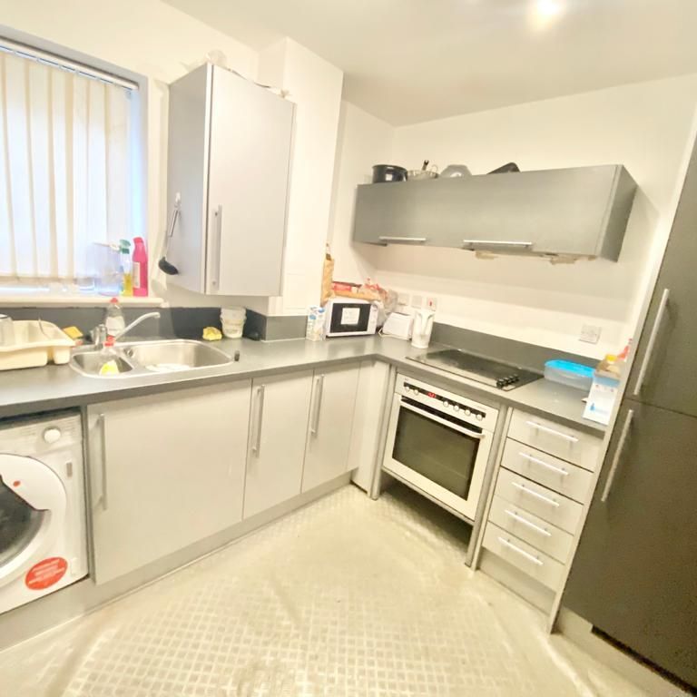 1 bedroom in a flat share to rent - Photo 1