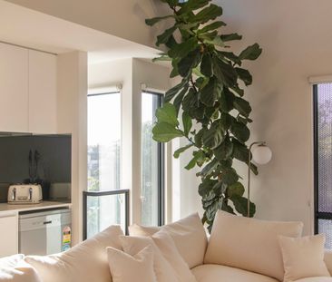 Townhouse in the Heart of Brunswick West - Photo 5