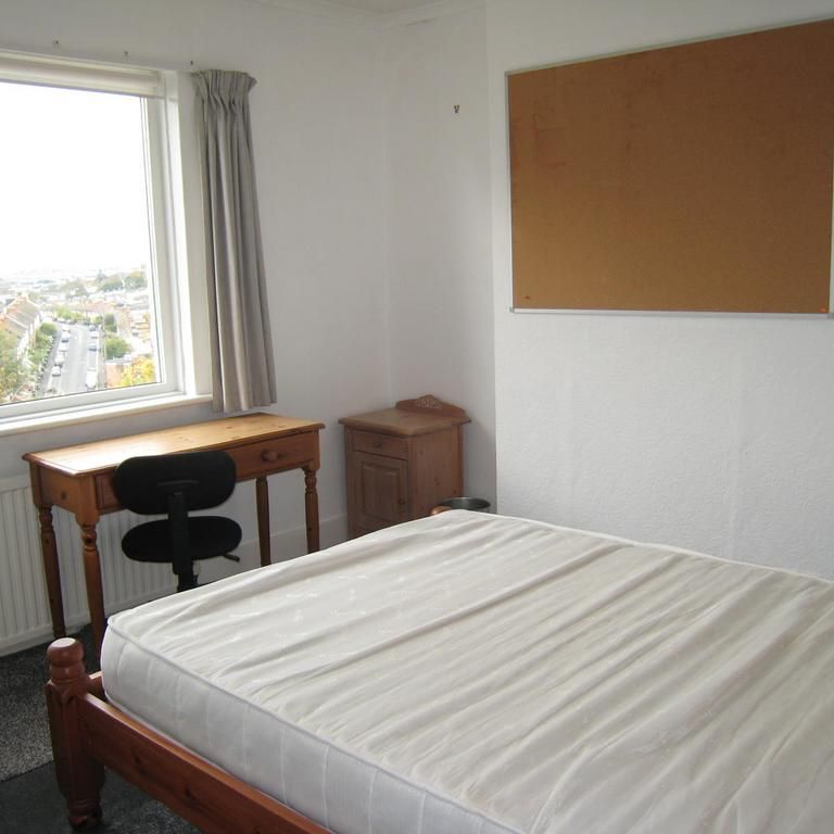 4 bedroom terraced house to rent - Photo 1