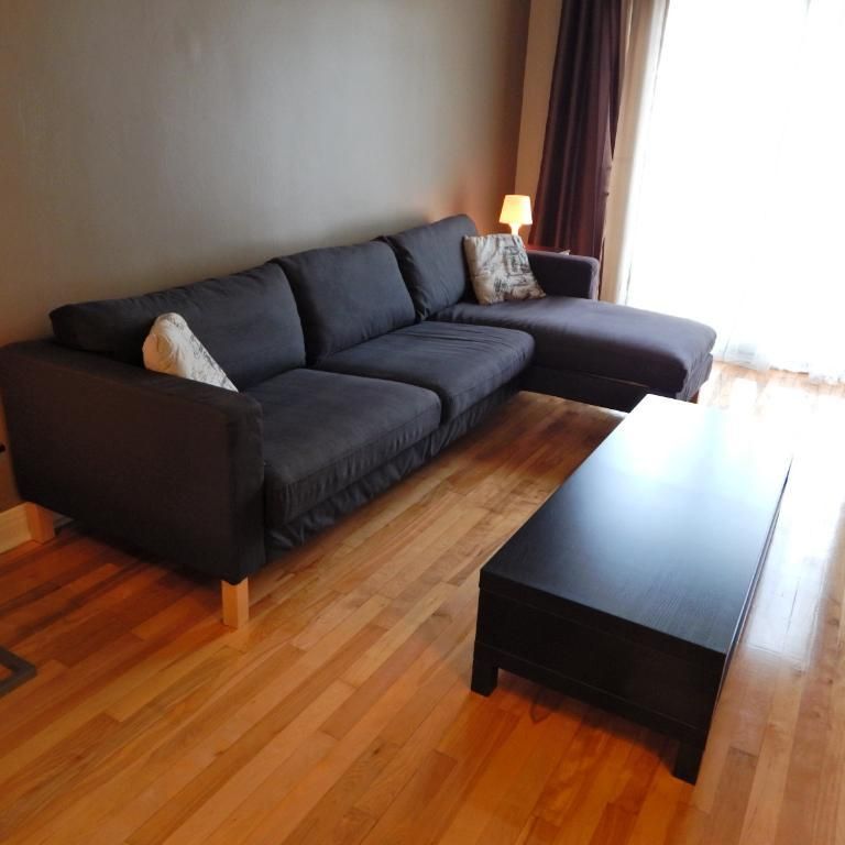 Logement 4 1/2 à louer meublé - SEPTEMBRE - face métro VIAU / dernier étage - Photo 1