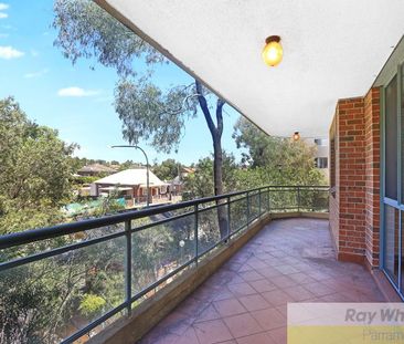 LARGE 2 BEDROOM CLOSE TO CBD - Photo 4