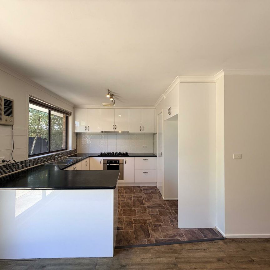 8 Greenhill Rise, Hampton Park VIC - Photo 1