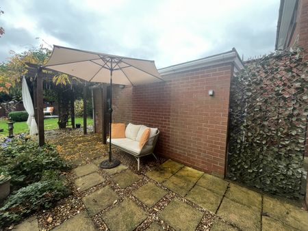 4 Bed Link Detached - Photo 3