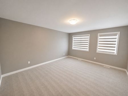 For Lease - 9 CAROLINE Street, Welland, Ontario - Photo 4