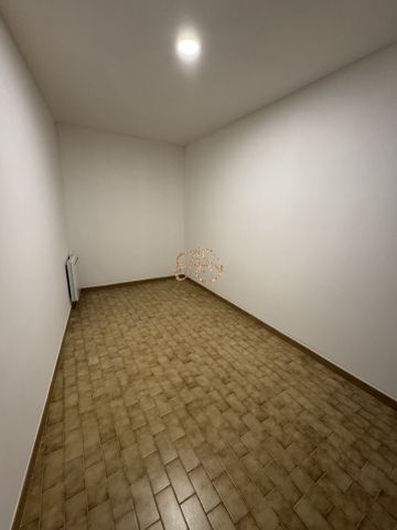 Location Appartement 3 pièces 77m² ST GILLES 30800 - Photo 5