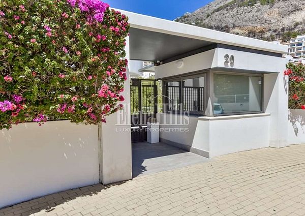 Apartment on the beachfront with jacuzzi in a luxury residential in Mascarat, Altea, Alicante