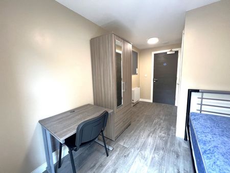 6 Bed Flat, Bristol, BS2 - Photo 4