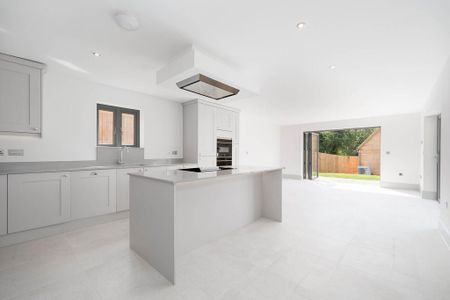 4 bedroom detached house to rent - Photo 4