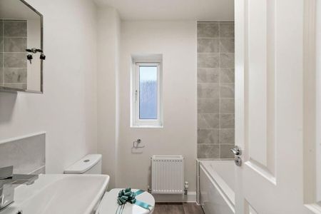 3 bedroom end of terrace house to rent - Photo 2