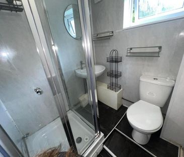 3 bedroom flat to rent - Photo 2
