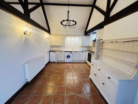 3 bedroom barn conversion to rent - Photo 3