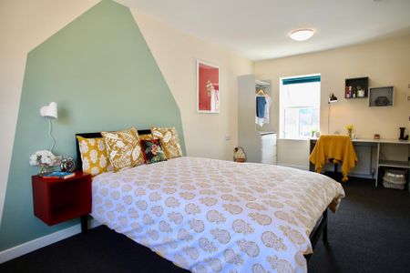 8 bedroom house of multiple occupation to rent - Photo 2
