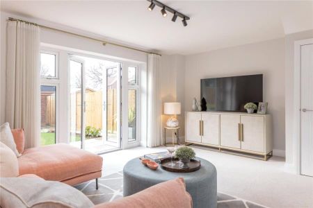 Nuthatch Road, Woking, Surrey, GU22 - Photo 4
