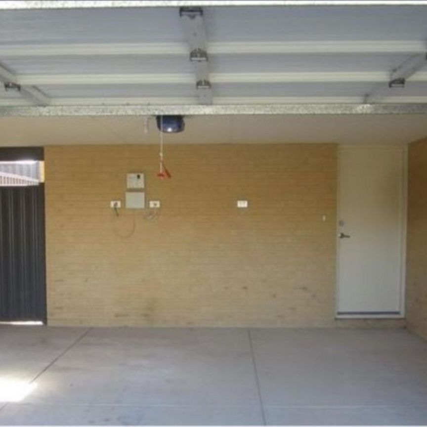 Large 4 x 2 in Brabham is a must see! - Photo 1