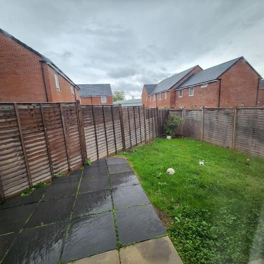 1 bedroom in a house share to rent - Photo 1