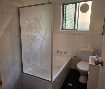 PERFECTLY LOCATED CLOSE TO STATION, SHOPS & SCHOOLS - Photo 5