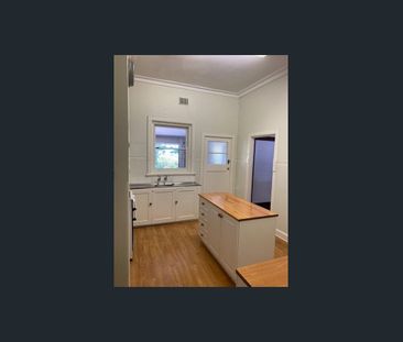 Charming and Spacious Opposite Park - Photo 3