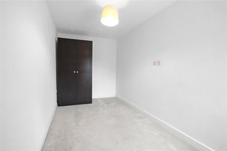 4 bedroom semi-detached house to rent - Photo 4
