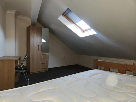 1 bedroom in a house share to rent - Photo 3