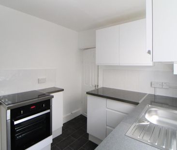 3 bedroom terraced house to rent - Photo 6