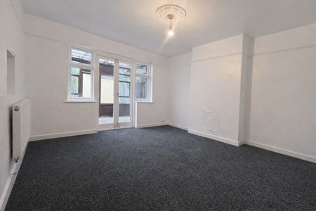 3 Bedroom House To Let - HP12 - Photo 2