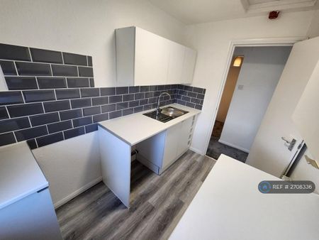 2 bedroom flat to rent - Photo 5