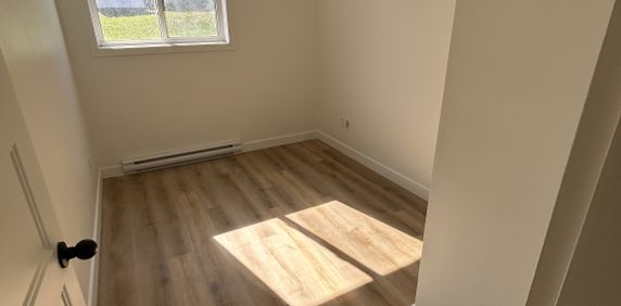 5 1/2 Très Lumineux - Photo 2