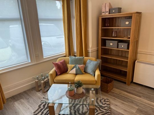 1 Bed Flat, Basingstoke Road, RG2 - Photo 1