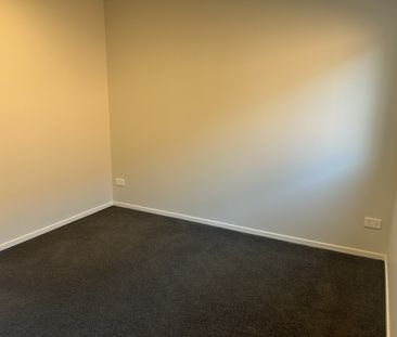 Cozy Two Bedroom Townhouse - Photo 2