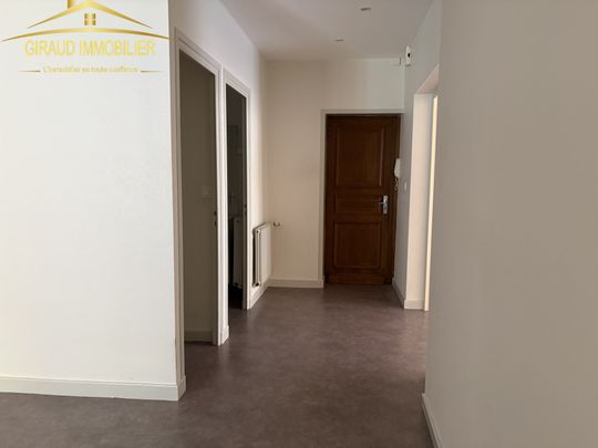 Location Appartement 3 pièces 88m² CHARLIEU 42190 - Photo 1
