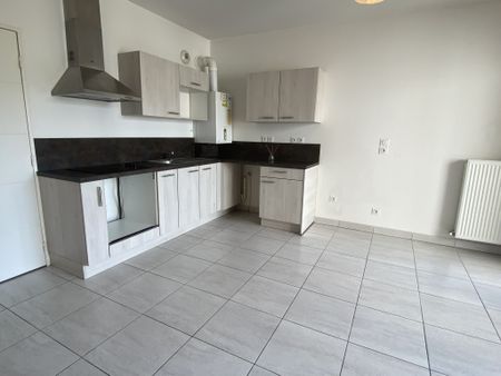 Location Appartement 2 pièces 46m² STE FOY LES LYON 69110 - Photo 2